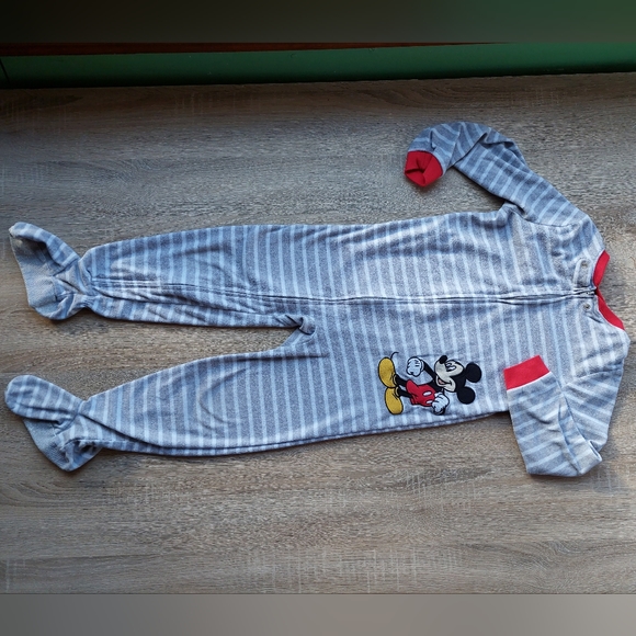 4 pairs Mickey pajamas 5t - Picture 13 of 16